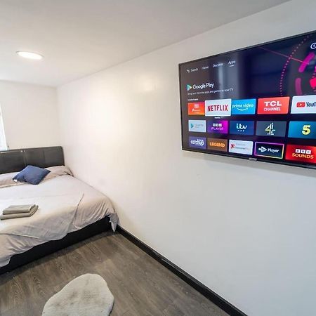 Studio Close To Selly Oak Train Station Birmingham Bagian luar foto