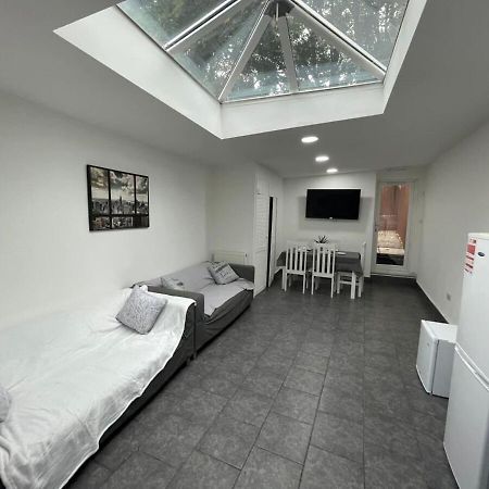 Studio Close To Selly Oak Train Station Birmingham Bagian luar foto